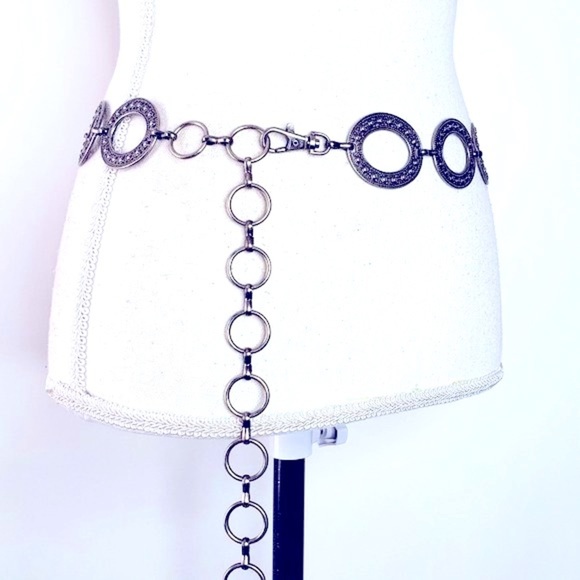 Embossed Metal Oval Chain Belt OS - Picture 5 of 6